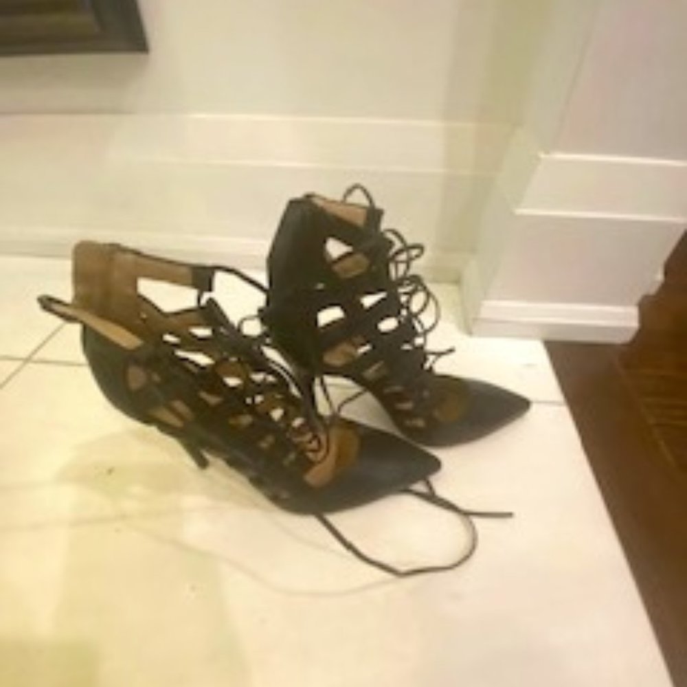 Italian Leather black pointy toe shoes in size 40